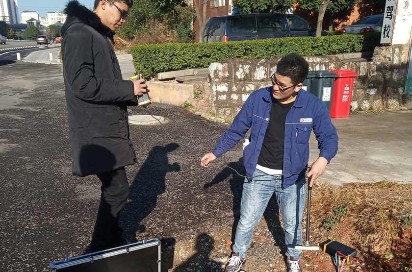 國電西高為昆明客戶調試電纜故障測試設備 國電西高為昆明客戶調試電纜故障測試設備