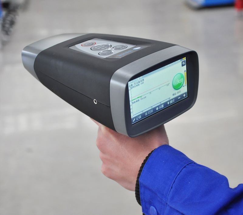 便攜式智能局部放電監(jiān)測儀實(shí)物圖