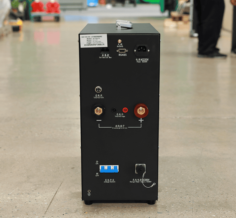 智能蓄電池充放電綜合測(cè)試儀實(shí)物圖