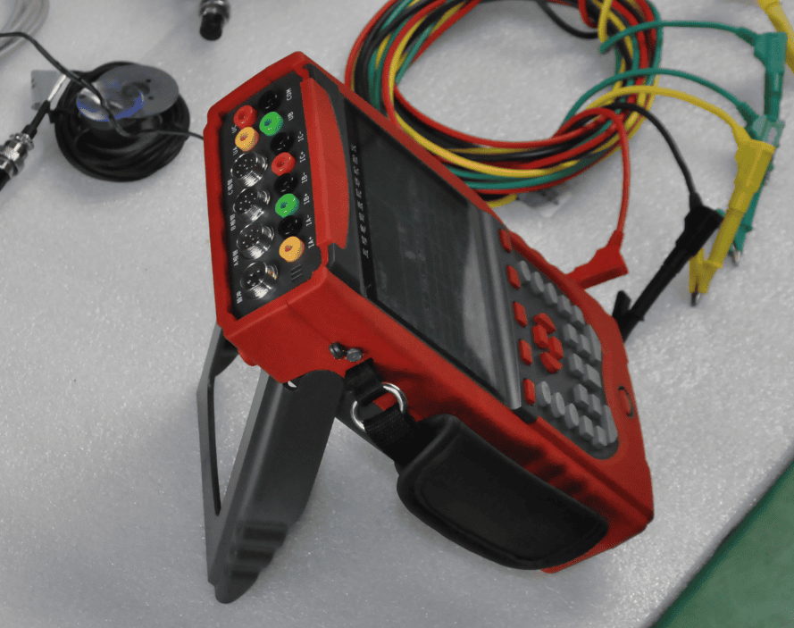 三相電能表現場校驗儀實物圖