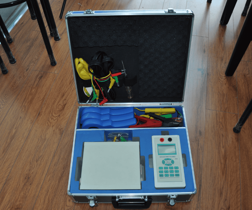 智能雙臺區(qū)線路分支識別儀實物圖