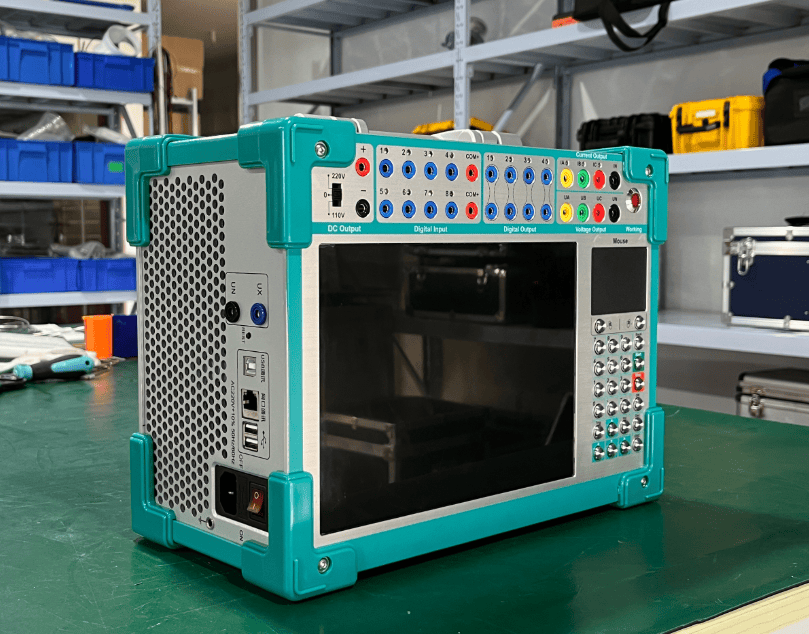 微機繼電保護測試儀儀器側面